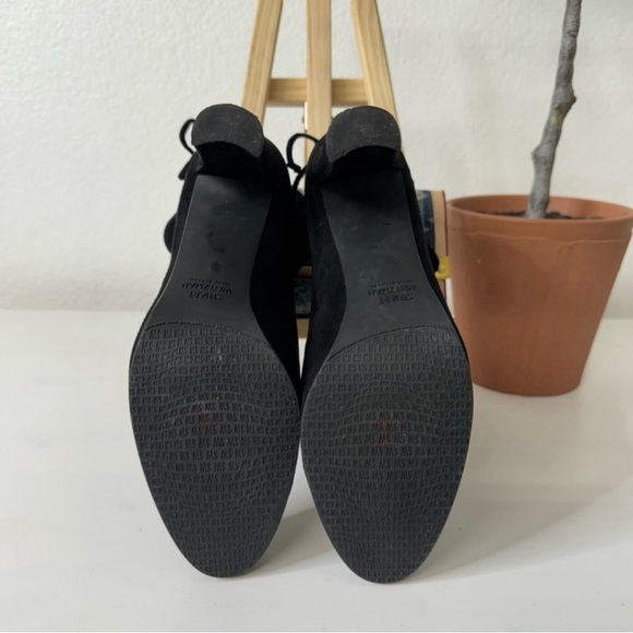 Stuart Weitzman Catch Tie-Back Suede Ankle
Boot Size 6.5 - Picture 8 of 14